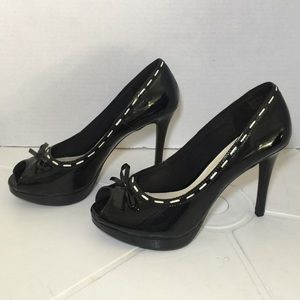 Fioni Vtg 7W pin up Bow Peep Toe Lace Pump Heels